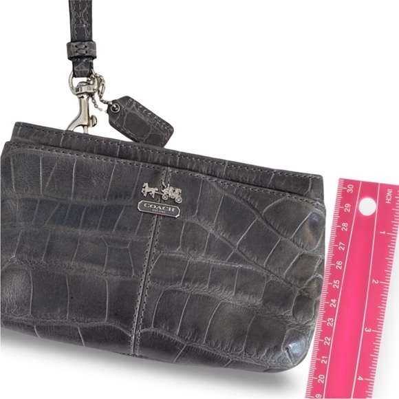 Y2K VTG Coach Ltd Ed. Madison Embossed Crocodile
Leather Medium Wristlet | 46630 - Picture 12 of 14